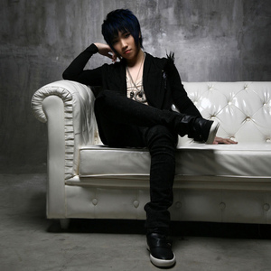 朱竹清把乳夹乖乖戴上被迫调教
